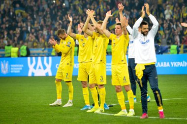 Kyiv, Ukrayna - 14 Ekim 2019: Ukrayna Millî Futbol Takımı Portekiz 'e karşı kazanılan zaferi ve 2020 Euro ödüllü Uefa Euro 2020 ön eleme karşılaşmasında birinciliği kutladı, Ukrayna