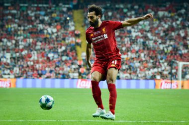 İstanbul, Türkiye - 14 Ağustos 2019: Türkiye 'nin Vodafone Arena kentindeki Vodafone Park' ta Liverpool ile Chelsea arasında oynanan Uefa Süper Kupası Finalleri sırasında Muhammed Salah
