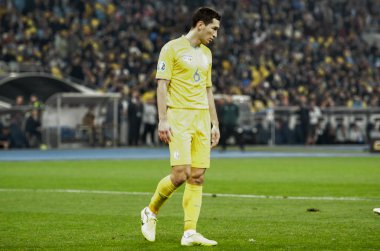 Kyiv, Ukrayna - 14 Ekim 2019: Uefa Euro 2020 ön eleme karşılaşmasında Taras Stepanenko oyuncusu ulusal takım Ukrayna ile Portekiz milli takımı Ukrayna arasında oynanan karşılaşma