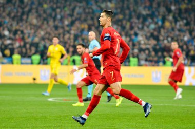 Kyiv, Ukrayna - 14 Ekim 2019: Uefa Euro 2020 ön eleme karşılaşmasında Ukrayna milli takımı Ukrayna ile Ukrayna milli takımı arasında oynanan karşılaşma sırasında Cristiano Ronaldo