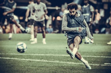 İstanbul, Türkiye - 14 Ağustos 2019: Türkiye 'nin Vodafone Arena kentindeki Vodafone Parkı' nda Liverpool ile Chelsea arasında oynanan Uefa Süper Kupası Finalleri öncesinde Muhammed Salah