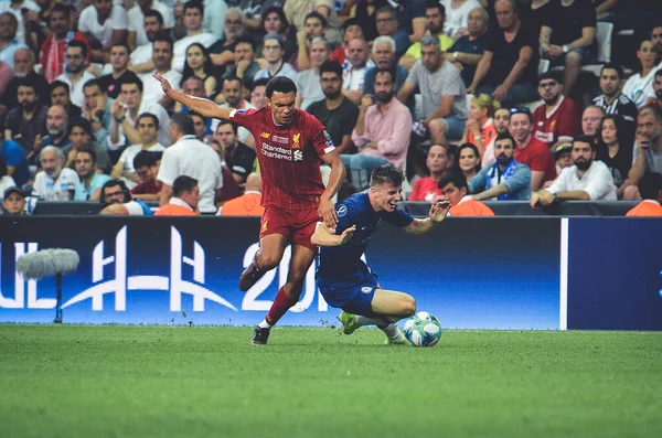 イスタンブール トルコ 8月14 2019 トレント アレクサンダー アーノルドとメイソン マウントがUefaスーパーカップ決勝戦でトルコのボーダフォン アリーナにあるボーダフォン パークでリバプールとチェルシーの試合 — ストック写真