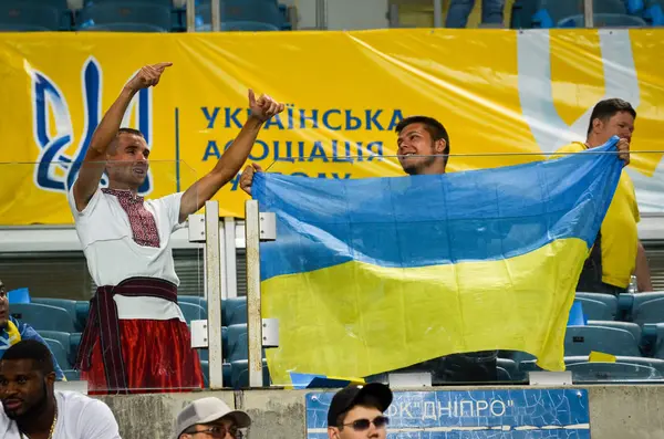2019年9月10日 乌克兰国家队与尼日利亚国家队的友谊赛期间 乌克兰的支持者和观众 — 图库照片