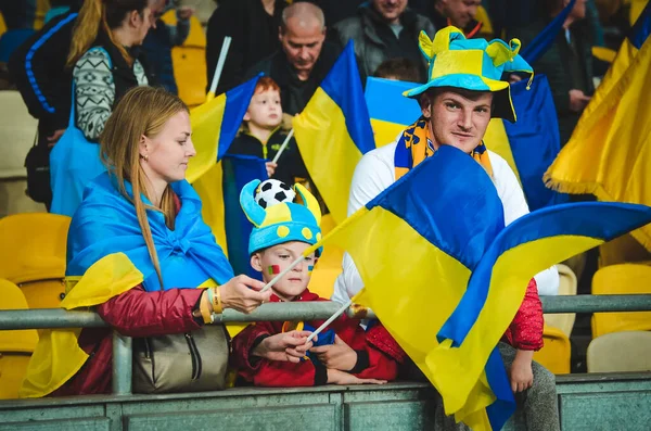 Kijów Ukraina Października 2019 Ukraińscy Kibice Wspierają Drużynę Stadionie Podczas — Zdjęcie stockowe