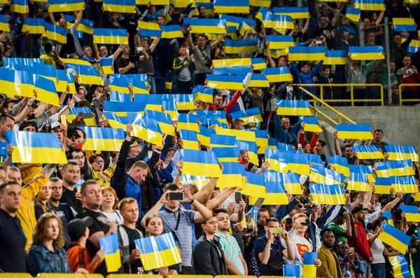 Dnipro Ucraina Settembre 2019 Tifosi Spettatori Ucraini Supportano Squadra Nello — Foto Stock