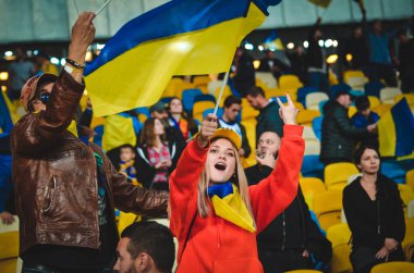 Kyiv, Ukrayna - 14 Ekim 2019: Ukraynalı taraftarlar Uefa Euro 2020 ön eleme karşılaşmasında Ukrayna ile Portekiz, Ukrayna arasında oynanan karşılaşmada stadyumda takımı destekliyorlar