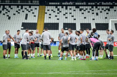 İstanbul, Türkiye - 14 Ağustos 2019: Liverpool futbolcuları Uefa Süper Kupası Finalleri öncesinde Vodafone Arena, Türkiye 'deki Vodafone Park' ta Liverpool ve Chelsea arasında oynanan karşılaşma öncesi antrenman oturumu