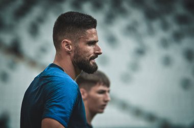 İstanbul, Türkiye - 14 Ağustos 2019: Olivier Giroud ve Uefa Süper Kupası Finalleri öncesinde Türkiye 'nin Vodafone Arena kentindeki Vodafone Park' ta Liverpool ve Chelsea arasında oynanan karşılaşma öncesi oyuncu antrenman oturumu