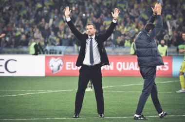 Kyiv, Ukrayna - 14 Ekim 2019: Ukrayna Milli Futbol Takımı ve Teknik Direktör Andriy Shevchenko Portekiz 'e karşı zaferini kutladı ve Euro 2020, Ukrayna