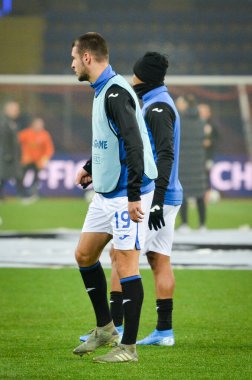 Kharkiv, Ukrayna - 11 Aralık 2019: Uefa Şampiyonlar Ligi karşılaşmasında Berat Djimsiti oyuncuları Shakhtar - Atalanta Bergamasca Calcio Bc (İtalya), Ukrayna