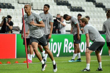 İstanbul, Türkiye - 14 Ağustos 2019: Vodafone Arena, Türkiye 'deki Vodafone Park' ta Liverpool ile Chelsea arasında oynanan Uefa Süper Kupası Finalleri öncesinde Fabinho oyuncusu ve antrenman oturumu