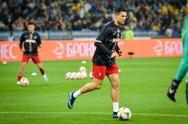 Kyiv, Ukrayna - 14 Ekim 2019: Uefa Euro 2020 ön eleme karşılaşmasında Ukrayna milli takımı Ukrayna ile Ukrayna milli takımı arasında oynanan karşılaşma sırasında Cristiano Ronaldo