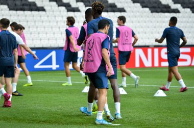 İstanbul, Türkiye - 14 Ağustos 2019: Türkiye 'nin Vodafone Arena kentindeki Vodafone Park' ta Liverpool ile Chelsea arasında oynanan Uefa Süper Kupa Finalleri öncesinde Chelsea futbolcuları antrenman oturumu