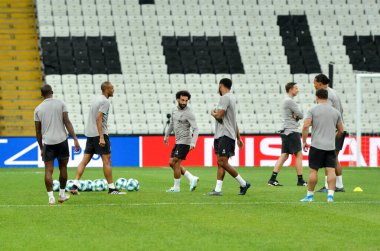 İstanbul, Türkiye - 14 Ağustos 2019: Liverpool futbolcuları Uefa Süper Kupası Finalleri öncesinde Vodafone Arena, Türkiye 'deki Vodafone Park' ta Liverpool ve Chelsea arasında oynanan karşılaşma öncesi antrenman oturumu