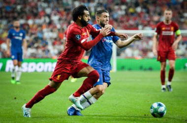 İstanbul, Türkiye - 14 Ağustos 2019: Türkiye 'nin Vodafone Arena kentindeki Vodafone Park' ta Liverpool ile Chelsea arasında oynanan Uefa Süper Kupası Finalleri sırasında Muhammed Salah ve Mateo Kovaciç