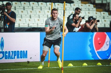 İstanbul, Türkiye - 14 Ağustos 2019: James Milner ve Uefa Süper Kupası Finalleri öncesinde Vodafone Arena, Türkiye 'deki Vodafone Park' ta Liverpool ve Chelsea arasında oynanan antrenman oturumu