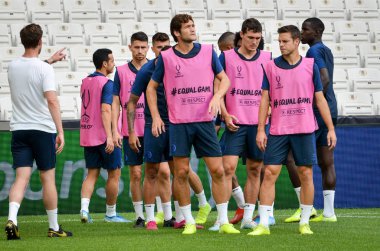 İstanbul, Türkiye - 14 Ağustos 2019: Türkiye 'nin Vodafone Arena kentindeki Vodafone Park' ta Liverpool ile Chelsea arasında oynanan Uefa Süper Kupa Finalleri öncesinde Chelsea futbolcuları antrenman oturumu