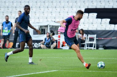 İstanbul, Türkiye - 14 Ağustos 2019: Olivier Giroud ve Uefa Süper Kupası Finallerinden önce Vodafone Arena, Türkiye 'deki Vodafone Park' ta Liverpool ve Chelsea arasında oynanan karşılaşma