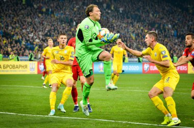 Kyiv, Ukrayna - 14 Ekim 2019: Uefa Euro 2020 ön eleme karşılaşmasında Ukrayna milli takımı Ukrayna milli takımı Ukrayna ile oynanan karşılaşmada Andrii Piatov