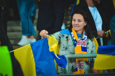 Kyiv, Ukrayna - 14 Ekim 2019: Ukraynalı taraftarlar Uefa Euro 2020 ön eleme karşılaşmasında Ukrayna ile Portekiz, Ukrayna arasında oynanan karşılaşmada stadyumda takımı destekliyorlar