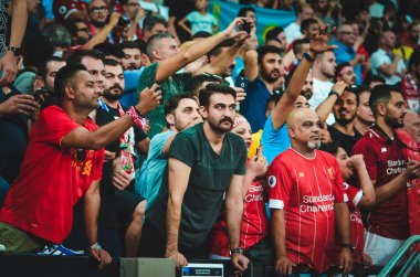 İstanbul, Türkiye - 14 Ağustos 2019: Uefa Süper Kupası Finalleri sırasında Vodafone Arena, Türkiye 'deki Vodafone Park' ta Liverpool ile Chelsea arasında oynanan futbol taraftarları ve taraftarlar