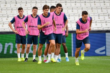 İstanbul, Türkiye - 14 Ağustos 2019: Türkiye 'nin Vodafone Arena kentindeki Vodafone Park' ta Liverpool ile Chelsea arasında oynanan Uefa Süper Kupa Finalleri öncesinde Chelsea futbolcuları antrenman oturumu