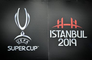 İstanbul, Türkiye - 14 Ağustos 2019: Uefa 2019 İstanbul Süper Kupası resmi logosu Liverpool ile Chelsea arasında Vodafone Arena, Türkiye 'deki Vodafone Park' ta oynanan Uefa Süper Kupa Finalleri maçında