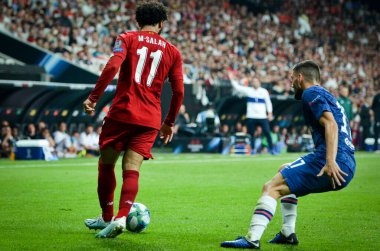 İstanbul, Türkiye - 14 Ağustos 2019: Türkiye 'nin Vodafone Arena kentindeki Vodafone Park' ta Liverpool ile Chelsea arasında oynanan Uefa Süper Kupası Finalleri sırasında Muhammed Salah ve Mateo Kovaciç