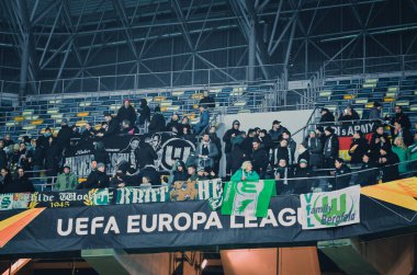 Lviv, Ukrayna - 28 Kasım 2019: Uefa Avrupa Ligi karşılaşmasında Wolfsburg taraftarları Ukrayna - Wolfsburg (Almanya) maçı sırasında