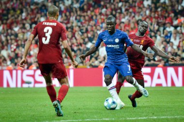 İstanbul, Türkiye - 14 Ağustos 2019: Türkiye 'nin Vodafone Arena kentindeki Vodafone Park' ta Liverpool ile Chelsea arasında oynanan Uefa Süper Kupası Finalleri sırasında N 'Golo Kante oyuncusu