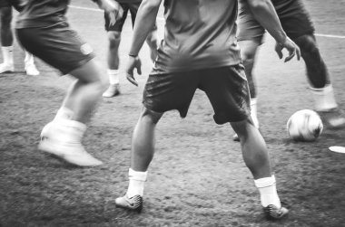 İstanbul, Türkiye - 14 Ağustos 2019: Uzun süre odakta kalmayan futbol antrenmanı, Vodafone Arena, Türkiye 'de bacaklar yakın çekim
