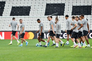 İstanbul, Türkiye - 14 Ağustos 2019: Liverpool futbolcuları Uefa Süper Kupası Finalleri öncesinde Vodafone Arena, Türkiye 'deki Vodafone Park' ta Liverpool ve Chelsea arasında oynanan karşılaşma öncesi antrenman oturumu