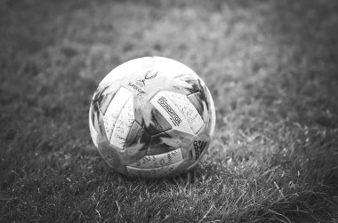 İstanbul, Türkiye - 14 Ağustos 2019: Şampiyonlar Ligi resmi futbol topu, Liverpool ile Chelsea arasında Vodafone Arena, Türkiye 'deki Vodafone Park' ta oynanan Uefa Süper Kupa Finalleri karşılaşması öncesinde sona erdi