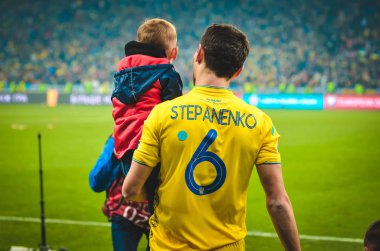 Kyiv, Ukrayna - 14 Ekim 2019: Taras Stepanenko Portekiz 'e karşı zaferini kutladı ve Uefa Euro 2020 ön eleme karşılaşması sırasında Euro 2020' de birinci oldu, Ukrayna