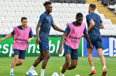 İstanbul, Türkiye - 14 Ağustos 2019: Türkiye 'nin Vodafone Arena kentindeki Vodafone Park' ta Liverpool ile Chelsea arasında oynanan Uefa Süper Kupa Finalleri öncesinde Chelsea futbolcuları antrenman oturumu