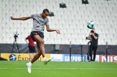 İstanbul, Türkiye - 14 Ağustos 2019: Joel Matip Uefa Süper Kupası Finalleri öncesinde Liverpool ile Chelsea arasında Vodafone Park, Vodafone Arena, Türkiye