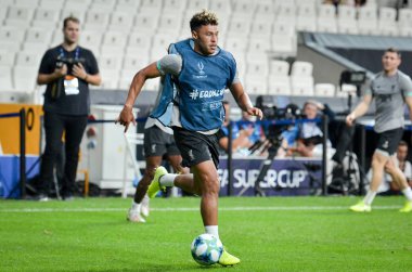 İstanbul, Türkiye - 14 Ağustos 2019: Uefa Süper Kupası Finalleri öncesinde Vodafone Arena, Türkiye 'deki Vodafone Park' ta Liverpool ile Chelsea arasında oynanan Alex Oxlade Chamberlain karşılaşması