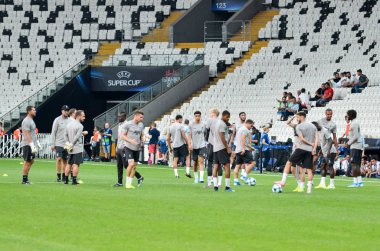 İstanbul, Türkiye - 14 Ağustos 2019: Liverpool futbolcuları Uefa Süper Kupası Finalleri öncesinde Vodafone Arena, Türkiye 'deki Vodafone Park' ta Liverpool ve Chelsea arasında oynanan karşılaşma öncesi antrenman oturumu