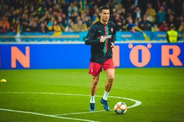 Kyiv, Ukrayna - 14 Ekim 2019: Uefa Euro 2020 ön eleme karşılaşmasında Ukrayna milli takımı Ukrayna ile Ukrayna milli takımı arasında oynanan karşılaşma sırasında Cristiano Ronaldo