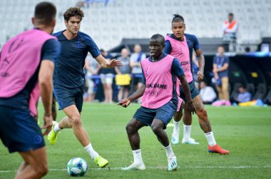 İstanbul, Türkiye - 14 Ağustos 2019: N 'Golo Kante ve Uefa Süper Kupası Finalleri öncesinde Vodafone Arena, Türkiye' deki Vodafone Park 'ta Liverpool ve Chelsea arasında oynanan antrenman oturumu