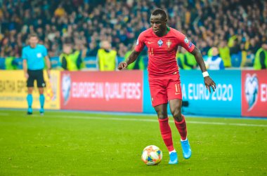 Kyiv, Ukrayna - 14 Ekim 2019: Uefa Euro 2020 ön eleme maçında Ukrayna milli takımı Ukrayna ile Portekiz milli takımı Ukrayna maçı sırasında Bruma oyuncusu