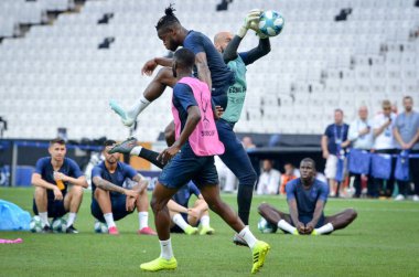İstanbul, Türkiye - 14 Ağustos 2019: Türkiye 'nin Vodafone Arena kentindeki Vodafone Park' ta Liverpool ile Chelsea arasında oynanan Uefa Süper Kupa Finalleri öncesinde Chelsea futbolcuları antrenman oturumu