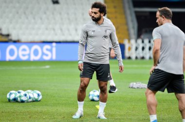 İstanbul, Türkiye - 14 Ağustos 2019: Liverpool futbolcuları Uefa Süper Kupası Finalleri öncesinde Vodafone Arena, Türkiye 'deki Vodafone Park' ta Liverpool ve Chelsea arasında oynanan karşılaşma öncesi antrenman oturumu