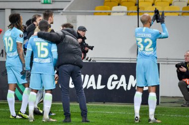 Lviv, Ukrayna - 28 Kasım 2019: Alexandria (Ukrayna) ile Wolfsburg (Almanya), Ukrayna arasındaki Uefa Avrupa Ligi karşılaşmasında kazandığı zaferden sonra Wolfsburg oyuncusu