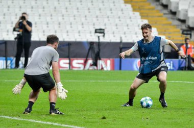 İstanbul, Türkiye - 14 Ağustos 2019: Liverpool futbolcuları Uefa Süper Kupası Finalleri öncesinde Vodafone Arena, Türkiye 'deki Vodafone Park' ta Liverpool ve Chelsea arasında oynanan karşılaşma öncesi antrenman oturumu