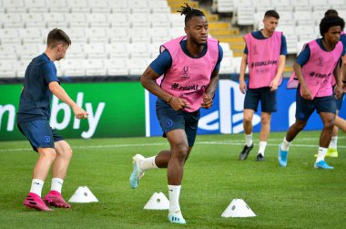 İstanbul, Türkiye - 14 Ağustos 2019: Türkiye 'nin Vodafone Arena kentindeki Vodafone Park' ta Liverpool ile Chelsea arasında oynanan Uefa Süper Kupa Finalleri öncesinde Chelsea futbolcuları antrenman oturumu