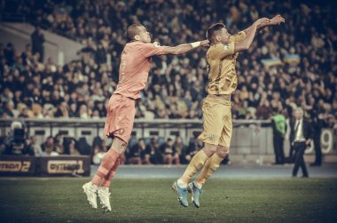 Kyiv, Ukrayna - 14 Ekim 2019: Pepe ve Mykola Matviienko Uefa Euro 2020 ön eleme karşılaşmasında milli takım Ukrayna ile Portekiz milli takımı Ukrayna arasında oynanan karşılaşmada