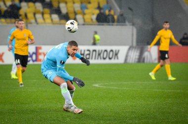 Lviv, Ukrayna - 28 Kasım 2019: Alexandria (Ukrayna) ile Wolfsburg (Almanya), Ukrayna arasındaki Uefa Avrupa Ligi karşılaşmasında Jeffrey Bruma oyuncusu