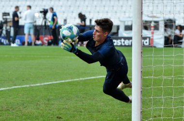 İstanbul, Türkiye - 14 Ağustos 2019: Kepa Arrizabalaga ve Uefa Süper Kupası Finalleri öncesinde Türkiye 'nin Vodafone Park kentinde Liverpool ve Chelsea arasında oynanan karşılaşma öncesi oyuncu antrenman oturumu