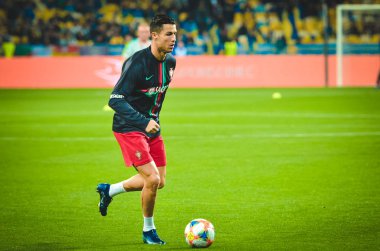 Kyiv, Ukrayna - 14 Ekim 2019: Uefa Euro 2020 ön eleme karşılaşmasında Ukrayna milli takımı Ukrayna ile Ukrayna milli takımı arasında oynanan karşılaşma sırasında Cristiano Ronaldo